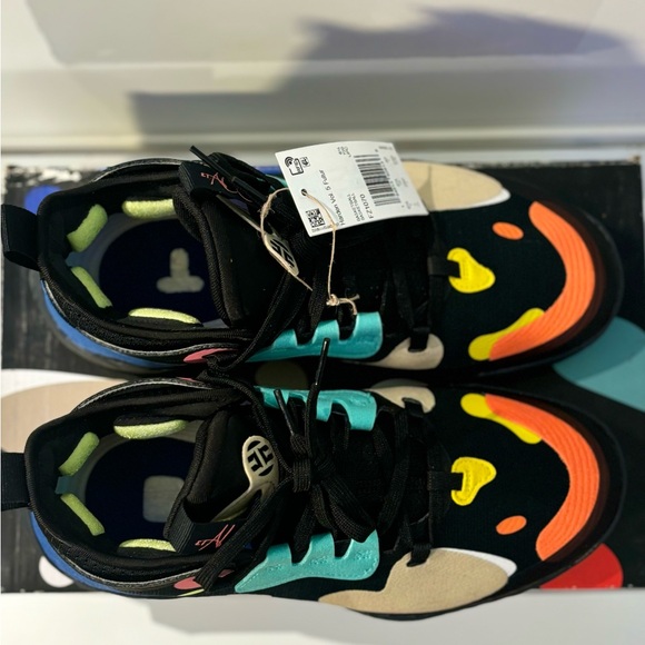 JAMES HARDEN VOL. 5 - Picture 3 of 7